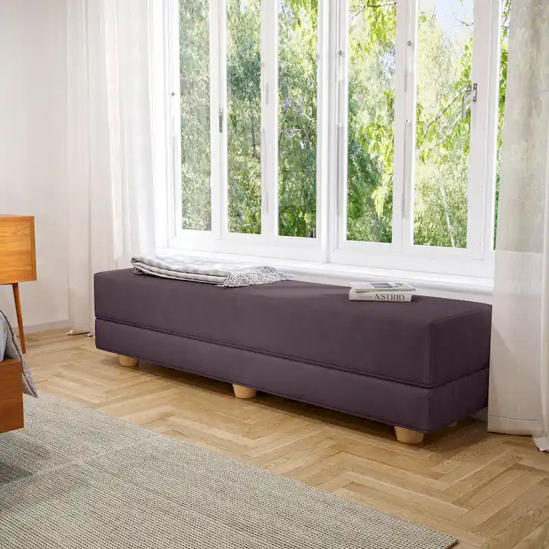 Panca moderna da camera con rivestimento in microvelluto e piedini in legno massello