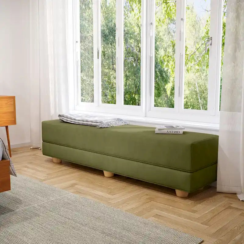 Panca moderna da camera con rivestimento in microvelluto e piedini in legno massello