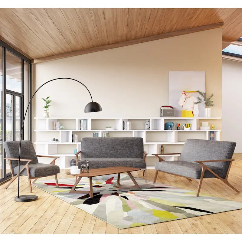 Szare tapicerowane krzesło akcentowe w stylu mid-century z drewnianą ramą w wykończeniu orzechowym